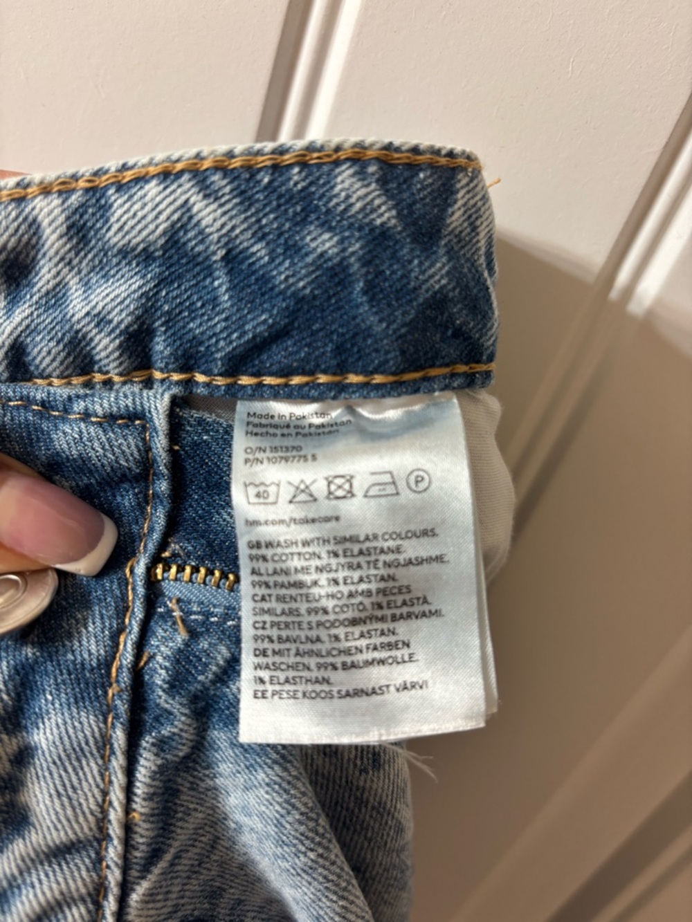 H&M Light Blue Ripped Jeans - Picture 3 of 4